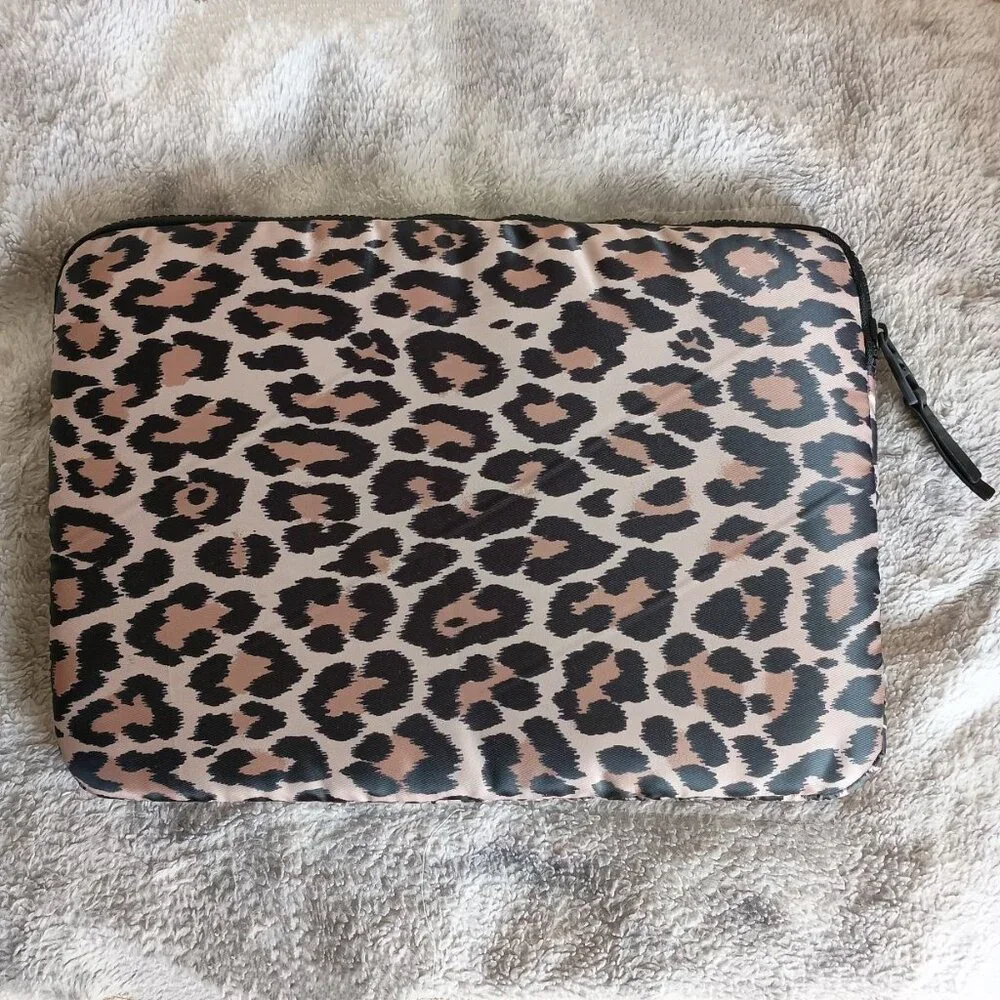 NWT Kate Spade classic leopard puffer sleeve for up to 14” laptop